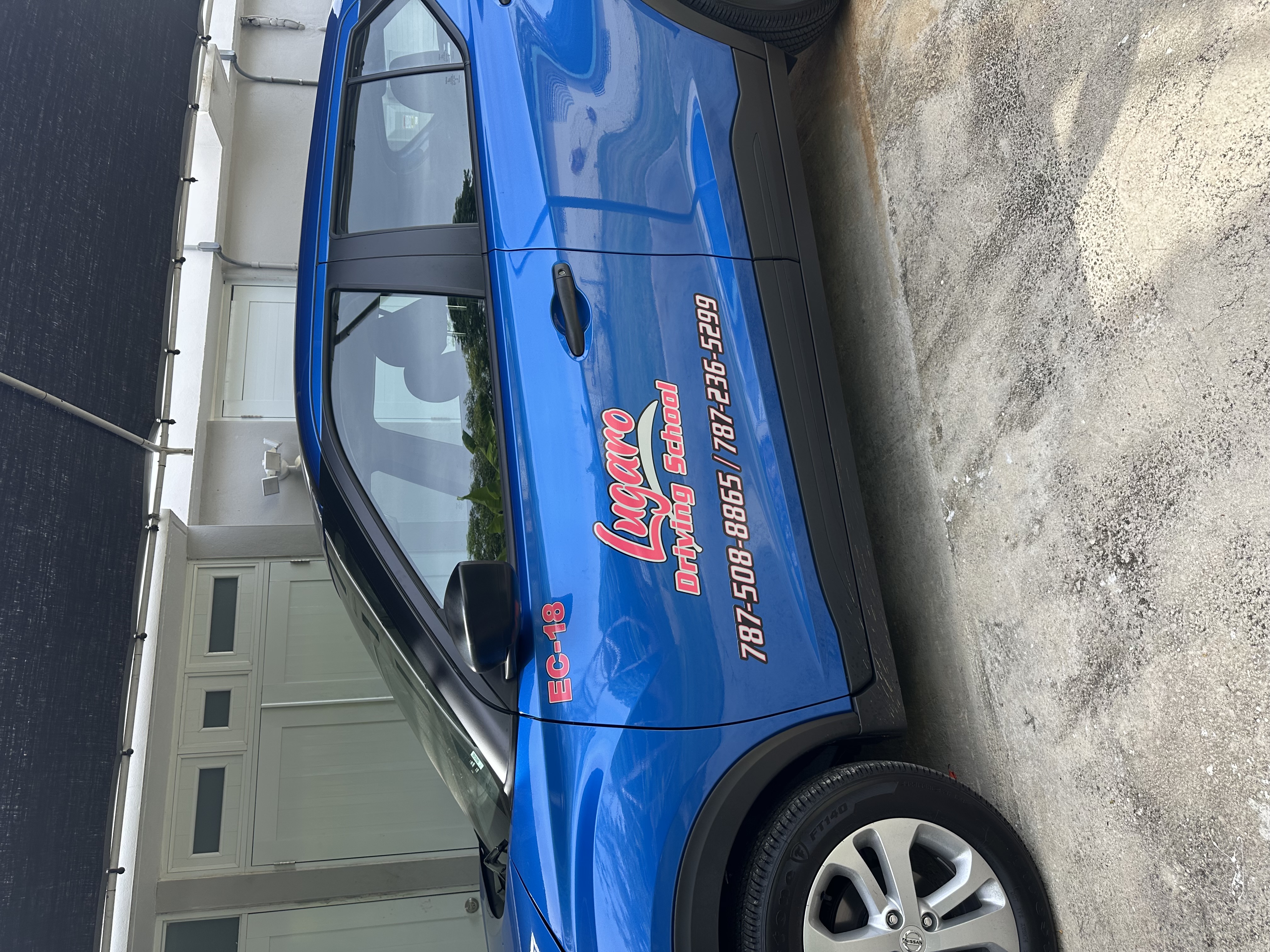 Rotulación parcial para Lugaro Driving School